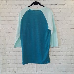 Hurley Shirts - Men's Hurley 3/4 length sleeve T-shirt size small Hurley Shirts - Men's Hurley 3/4 length sleeve T-shirt size small